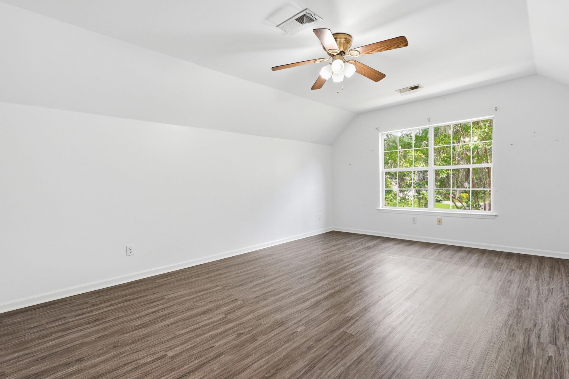 807 Long Drive Road Photo 25