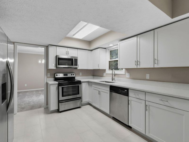 2069 Walnut Hill Park Drive, Columbus, OH 43232 Photo 14