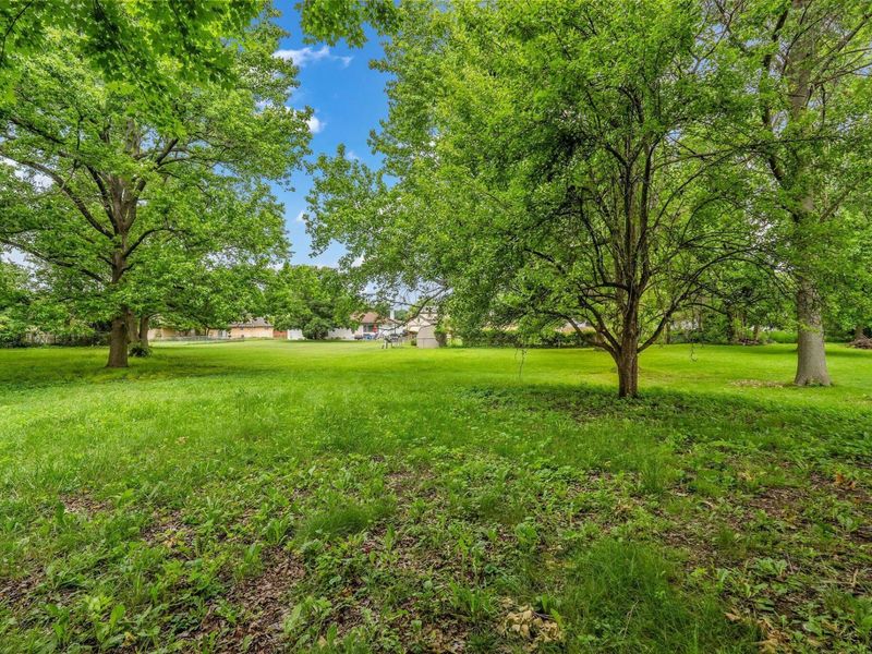 2069 Walnut Hill Park Drive, Columbus, OH 43232 Photo 2