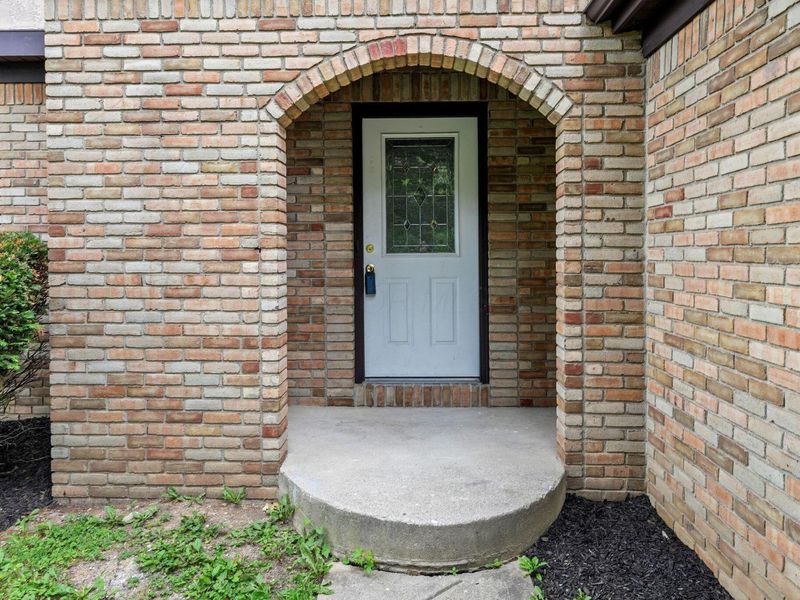 2069 Walnut Hill Park Drive, Columbus, OH 43232 Photo 3
