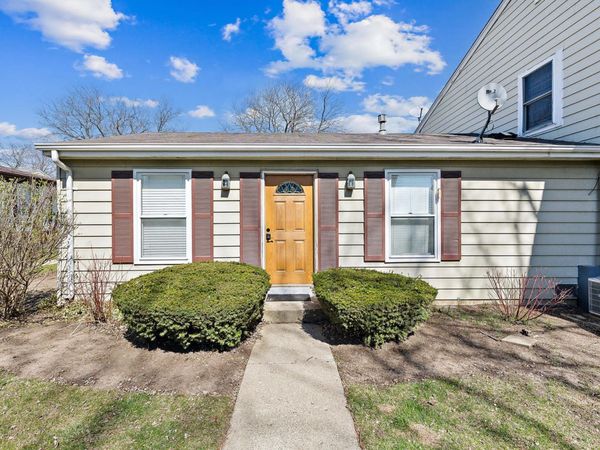 307 Farmington Lane , Vernon Hills, IL 60061