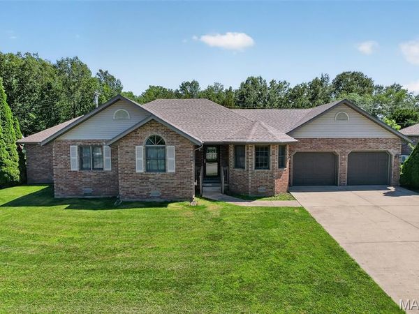 2220 Cherry Blossom Circle , Lebanon, MO 65536