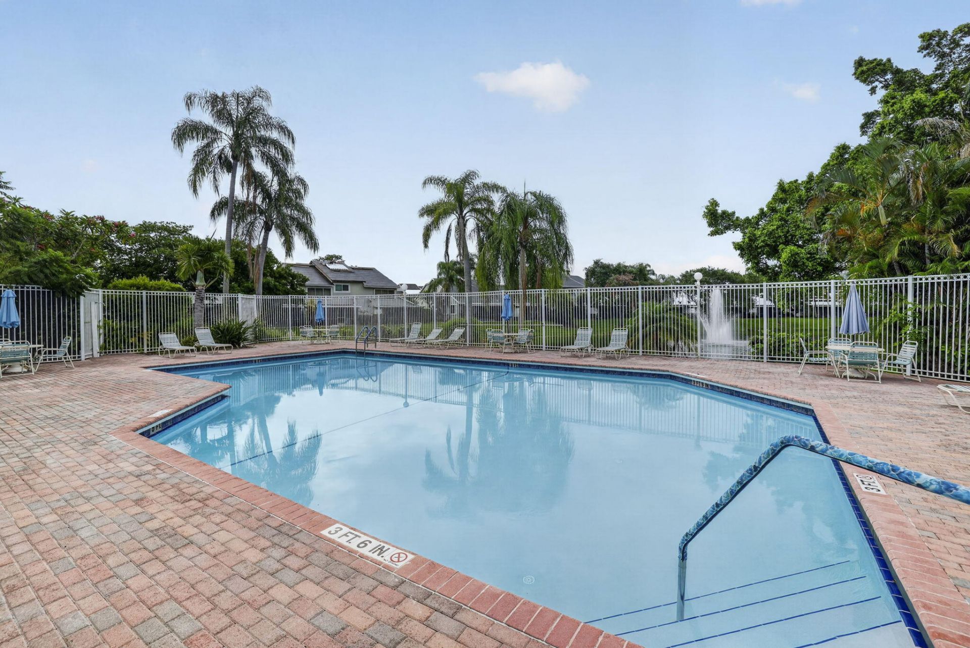 7426 Pinewalk Drive S, Unit 19-4, Margate, FL 33063 Photo