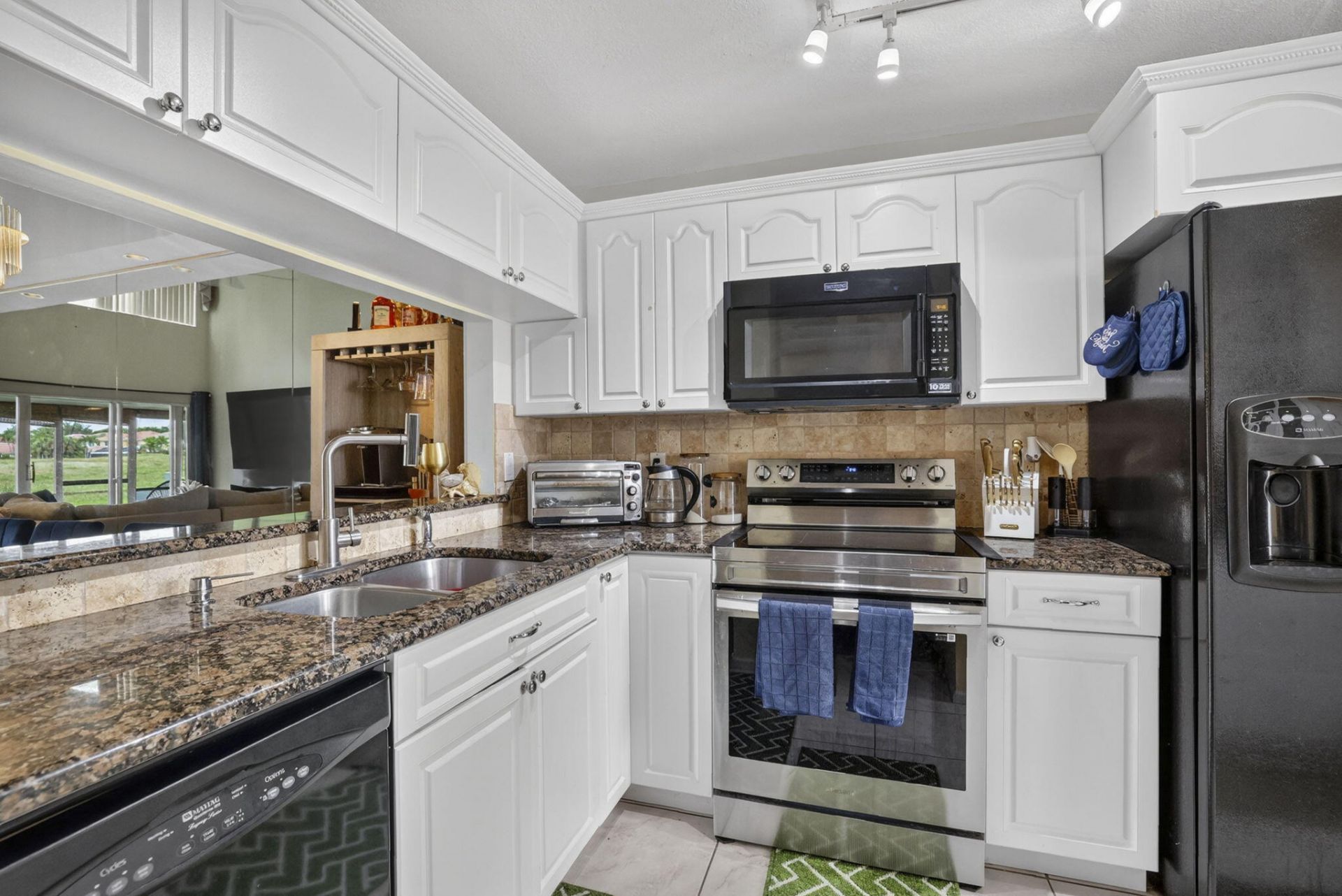 7426 Pinewalk Drive S, Unit 19-4, Margate, FL 33063 Photo