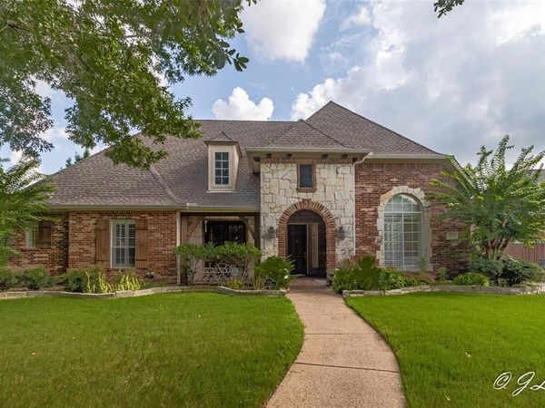 1053 Sir Lancelot Circle, Lewisville, TX 75056