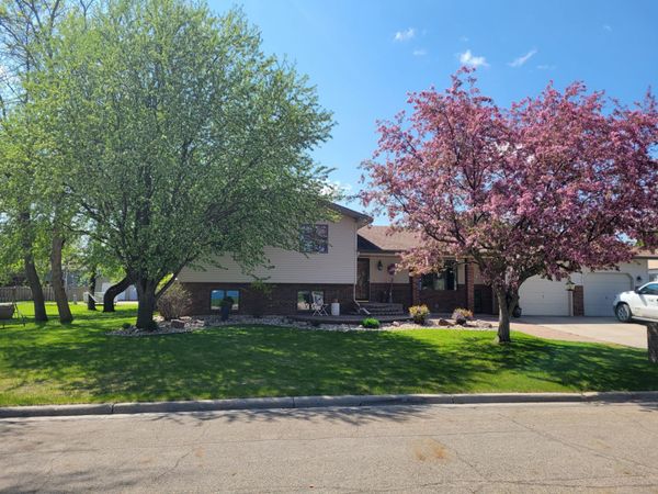 715 12th Street N, Breckenridge, MN 56520