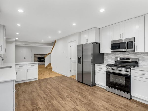 1077 Century Avenue S, Maplewood, MN 55119