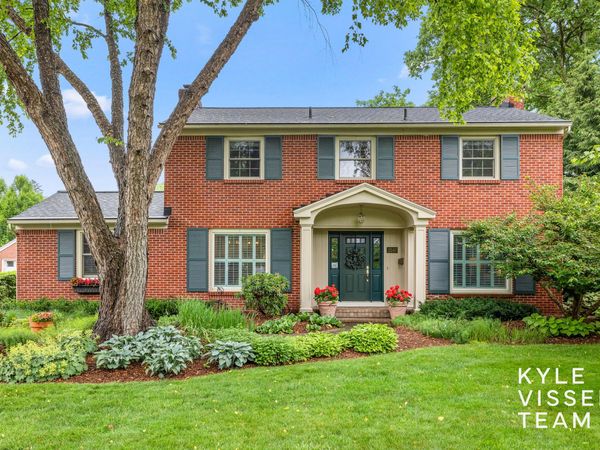 2547 Maplewood Drive SE, East Grand Rapids, MI 49506