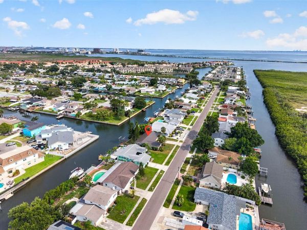 4623 BAY CREST DRIVE , TAMPA, FL 33615