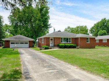 57 W Spencer Street, Van Buren Twp, MI 48111