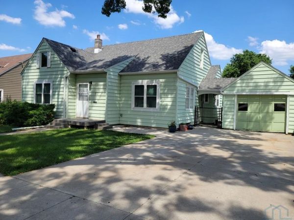 512 S Adams St, Rock Rapids, IA 51246