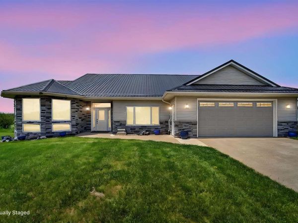 1264 Ivan Ln, West Liberty, IA 52776
