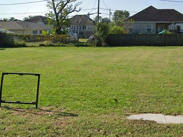 400 BEAR Drive, Arabi, LA 70032