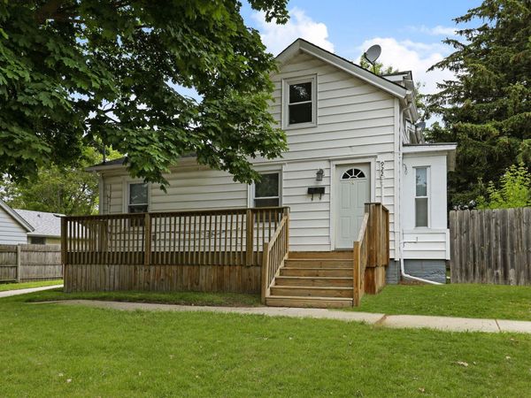 922 49th St, Kenosha, WI 53140