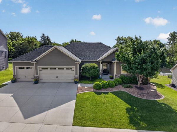 1872 Shannon Oaks Boulevard NE, Rochester, MN 55906