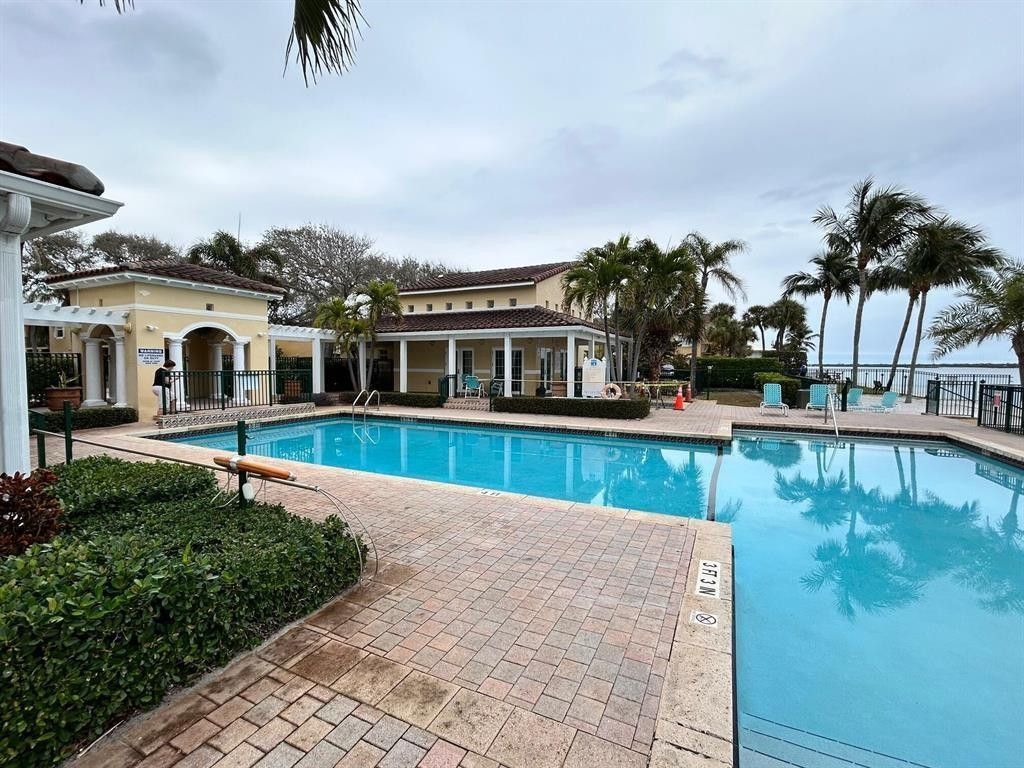 1035 Lake Shore Drive, Unit 105, Lake Park, FL 33403 Photo