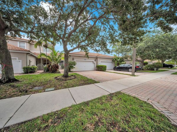 2851 E Aragon Boulevard, Unit 5, Sunrise, FL 33313