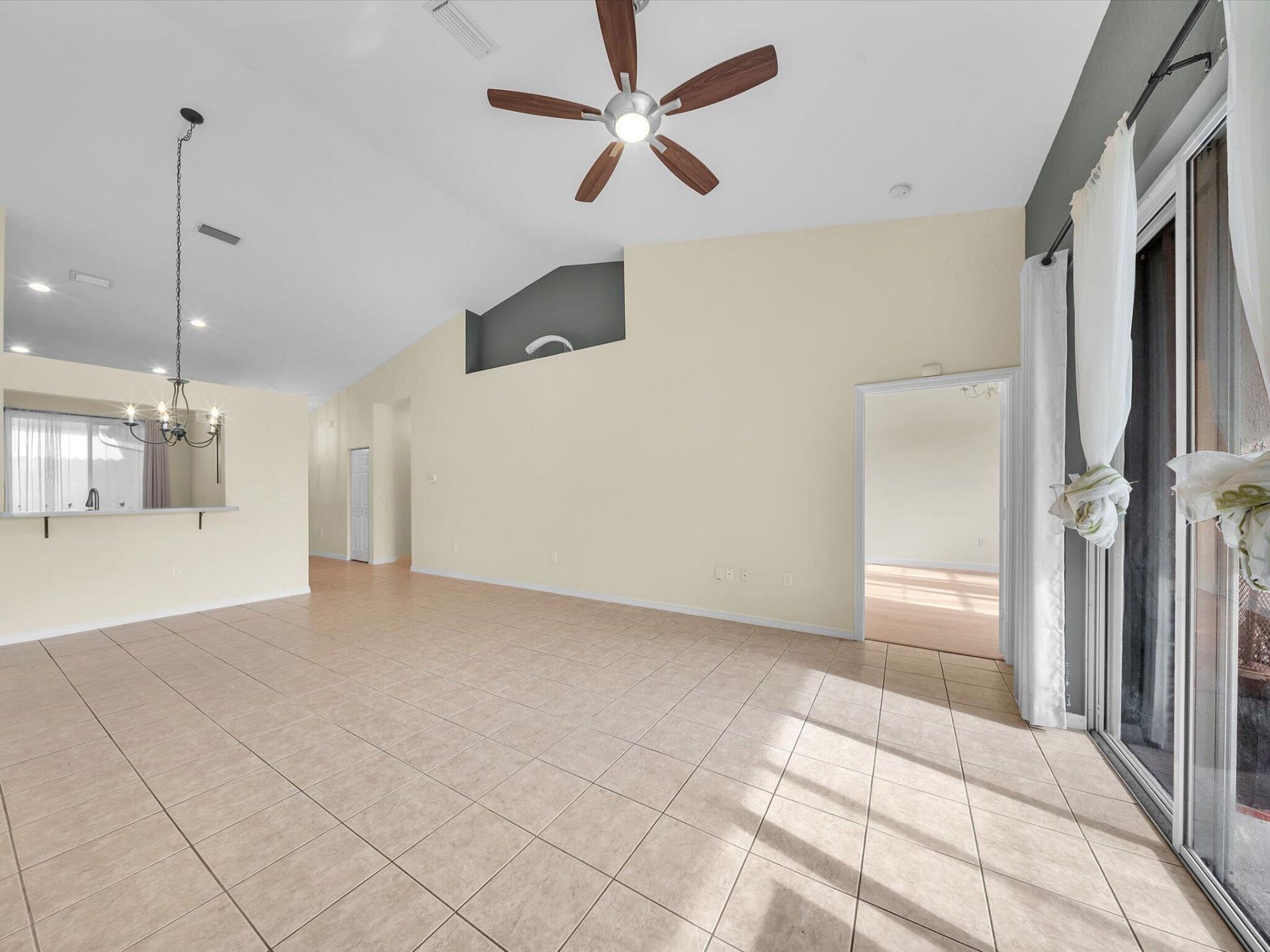 2851 E Aragon Boulevard, Unit 5, Sunrise, FL 33313 Photo