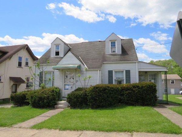 225 N Main St, Houston, PA 15342