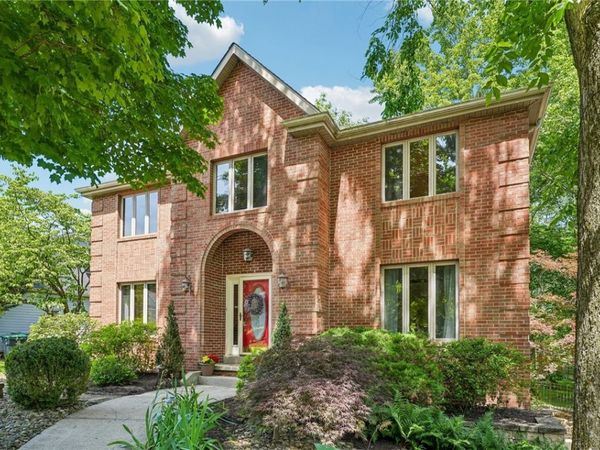 130 Village Dr, Cranberry Twp, PA 16066