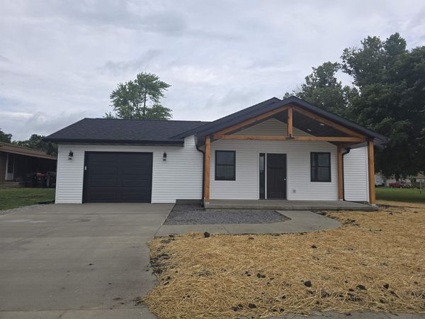 1005 Augusta Road, Carthage, IL 62321