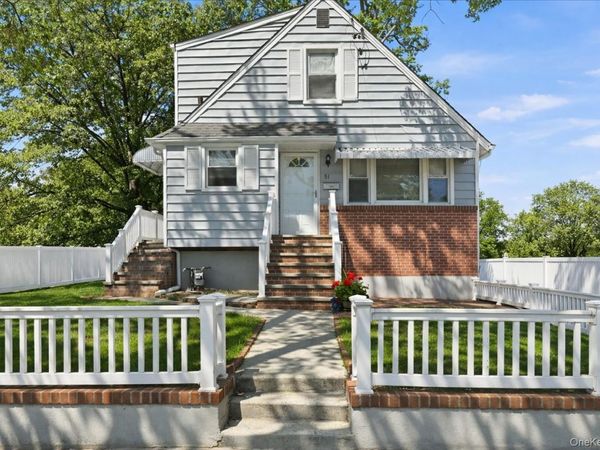 51 Hickory Road , Port Washington, NY 11050