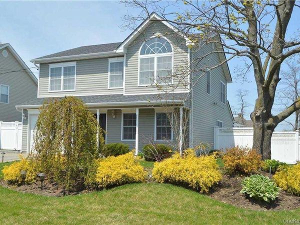 106 Roosevelt Avenue, Massapequa, NY 11758