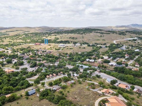 129 E Upper Lake Drive, Medicine Park, OK 73557