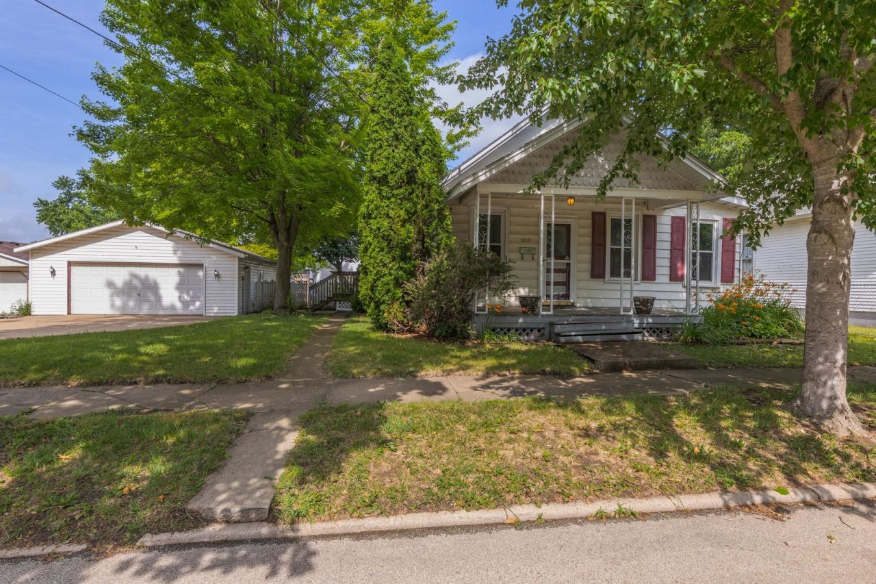 1109 S Oak Street , Bloomington, IL 61701