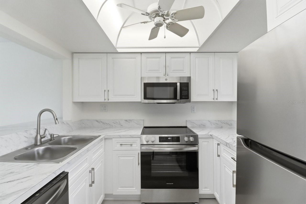 11562 W Bayshore Drive, Crystal River, FL 34429 Photo