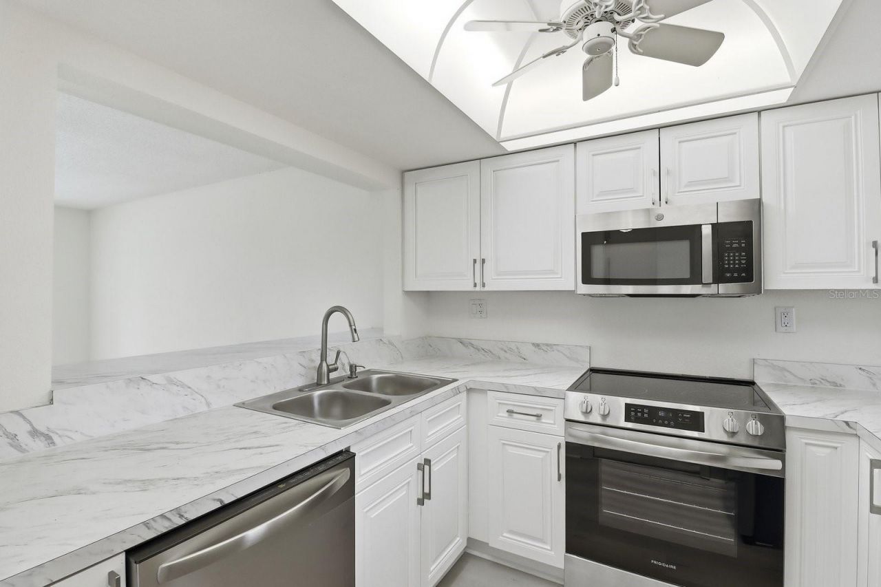 11562 W Bayshore Drive, Crystal River, FL 34429 Photo