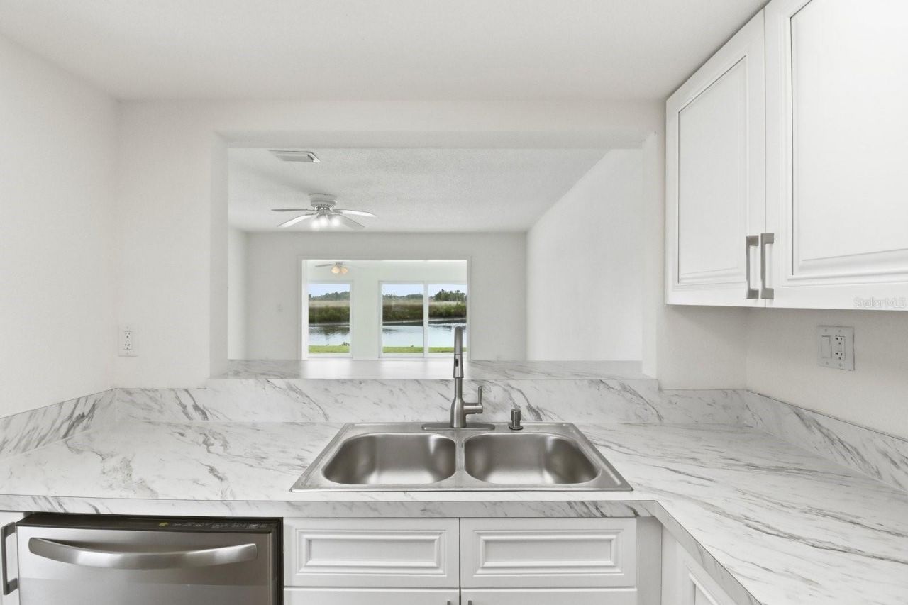 11562 W Bayshore Drive, Crystal River, FL 34429 Photo