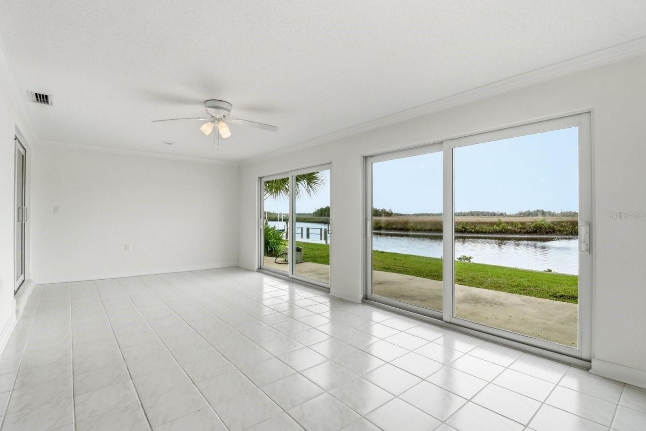 11562 W Bayshore Drive, Crystal River, FL 34429 Photo