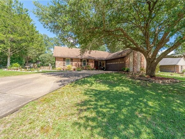 174 SPRING CREEK Drive, Pineville, LA 71360