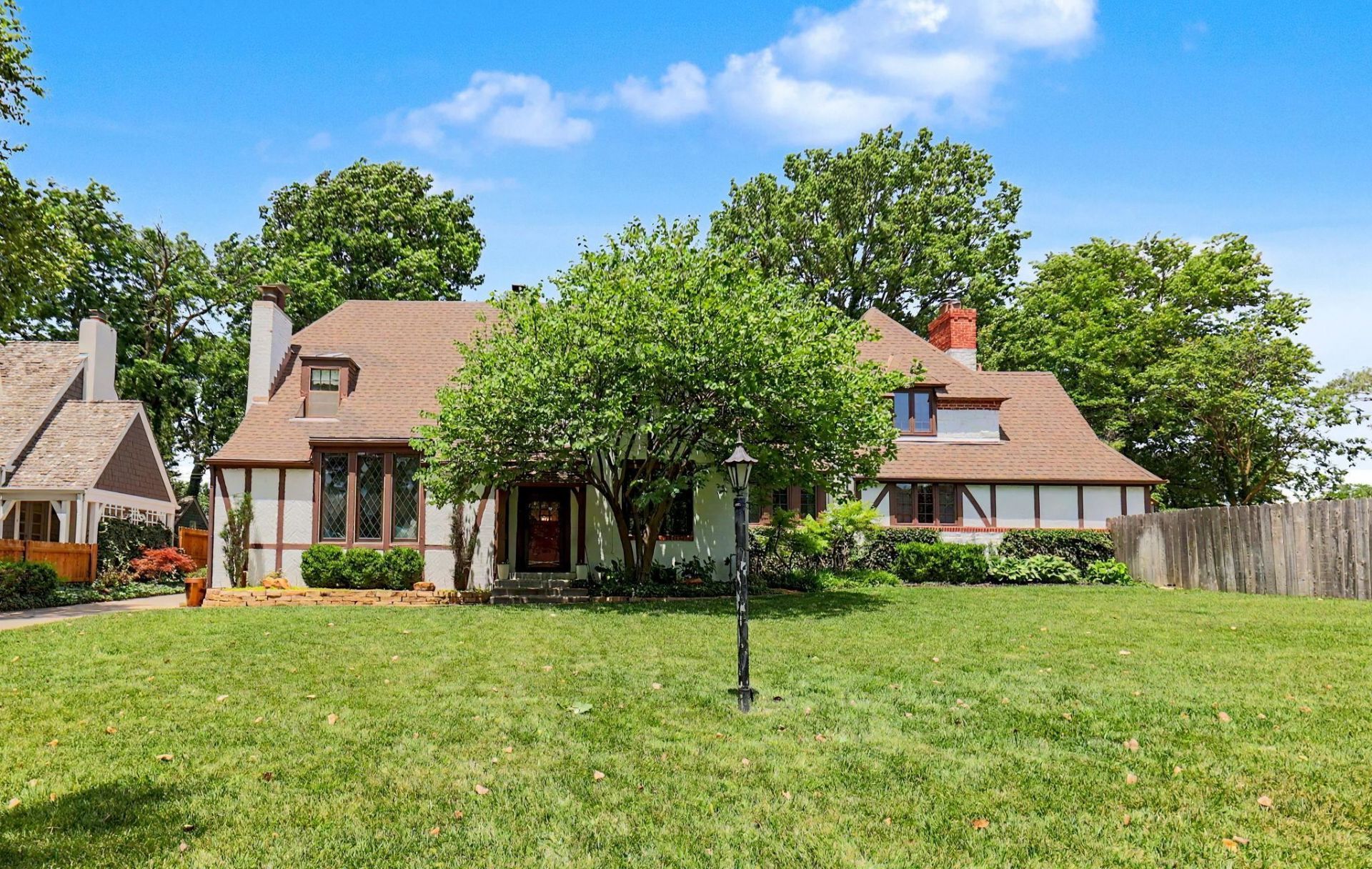 3740 Sleepy Hollow Dr, Wichita, KS 67208 Main Photo