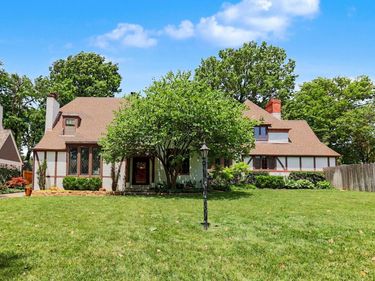 3740 Sleepy Hollow Dr, Wichita, KS 67208