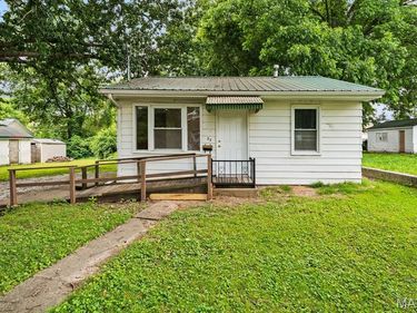 23 S 9th Street, Belleville, IL 62220