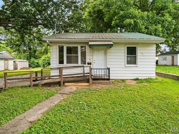 23 S 9th Street, Belleville, IL 62220