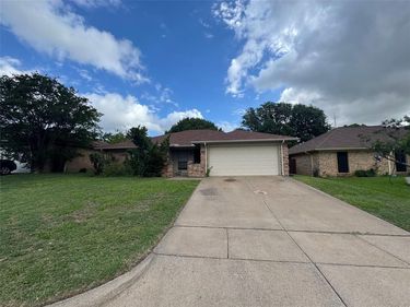1940 WILLOW VALE Drive , Fort Worth, TX 76134