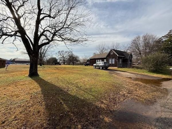 642 N Love Street, Oakwood, TX 75855