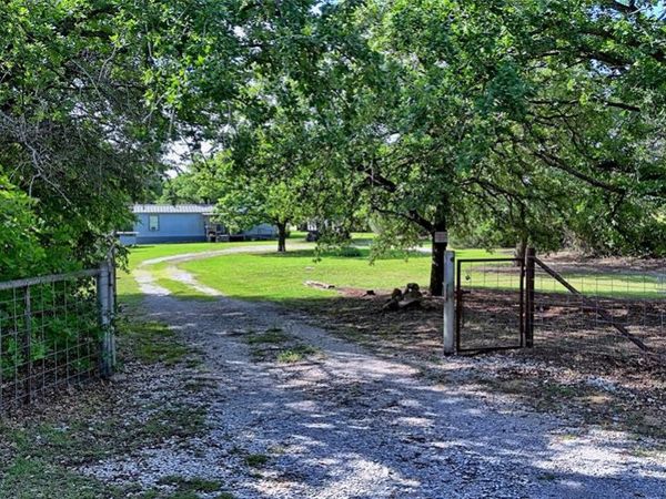 864 Upper Montague Road, Bowie, TX 76230