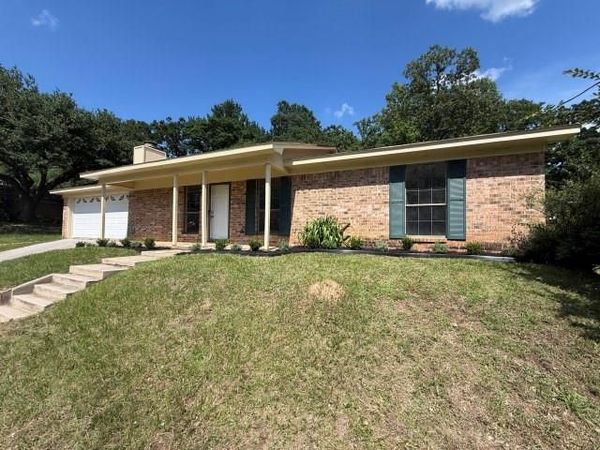 210 Syble Lane , Longview, TX 75605