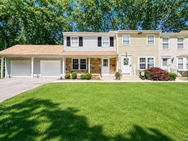 17 Bartlett , Yaphank, NY 11980