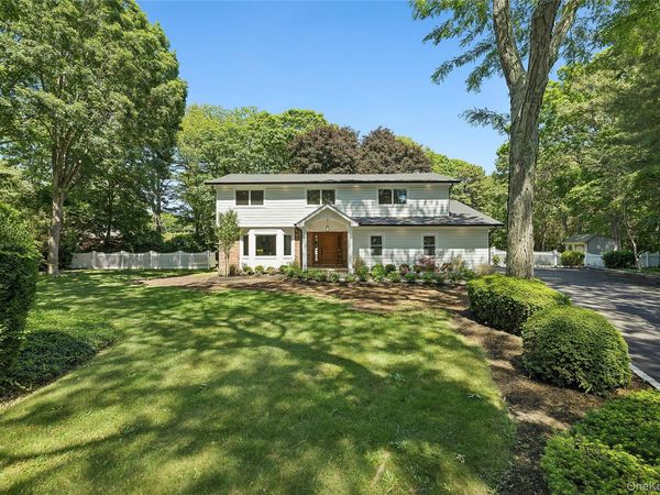 6 Washington Avenue , Dix Hills, NY 11746