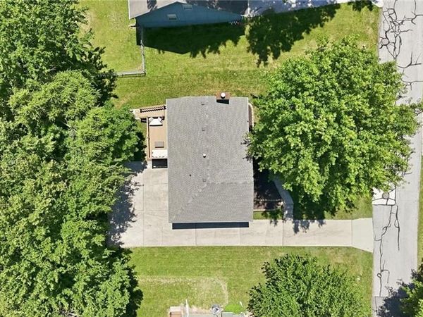 8808 N Oxford Avenue, Kansas City, MO 64157