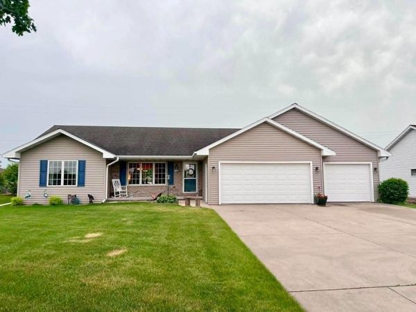 3166 EGAN LANE, Green Bay, WI 54311