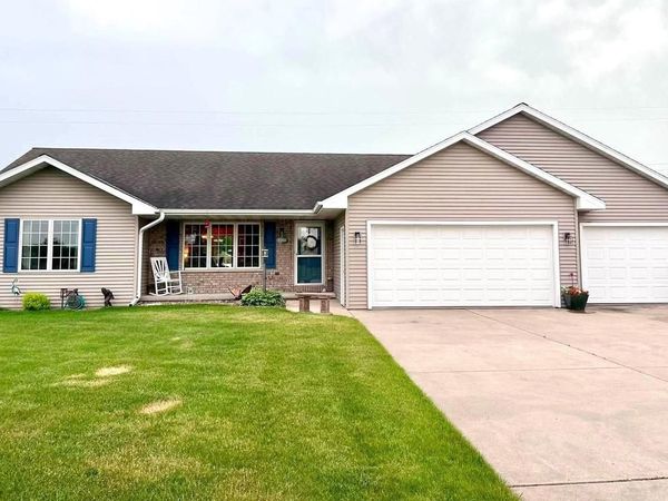 3166 EGAN LANE, Green Bay, WI 54311