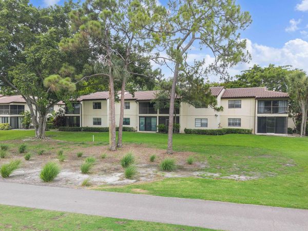 21852 Arriba Real, Unit 6-h, Boca Raton, FL 33433