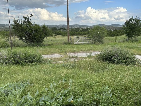 9 Sky Line Dr, Comfort, TX 78013