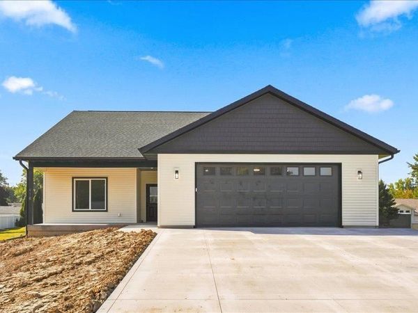 418 W Rose St, Wilton, IA 52778